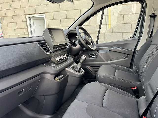 Nissan Primastar 30 L2 2.0 dCi 130ps H1 Tekna Crew Van