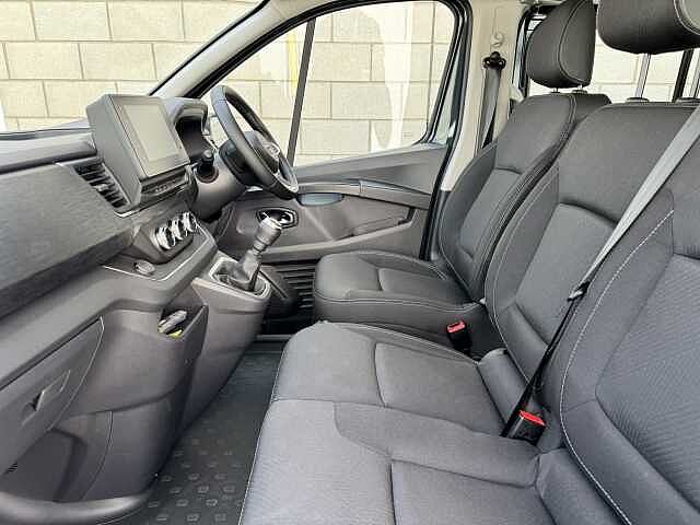 Nissan Primastar 30 L2 2.0 dCi 130ps H1 Tekna Crew Van
