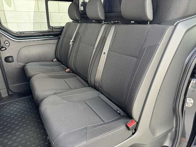 Nissan Primastar 30 L2 2.0 dCi 130ps H1 Tekna Crew Van