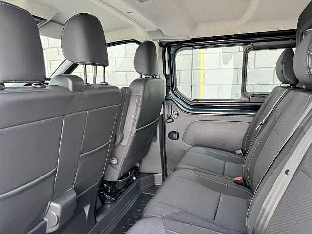 Nissan Primastar 30 L2 2.0 dCi 130ps H1 Tekna Crew Van