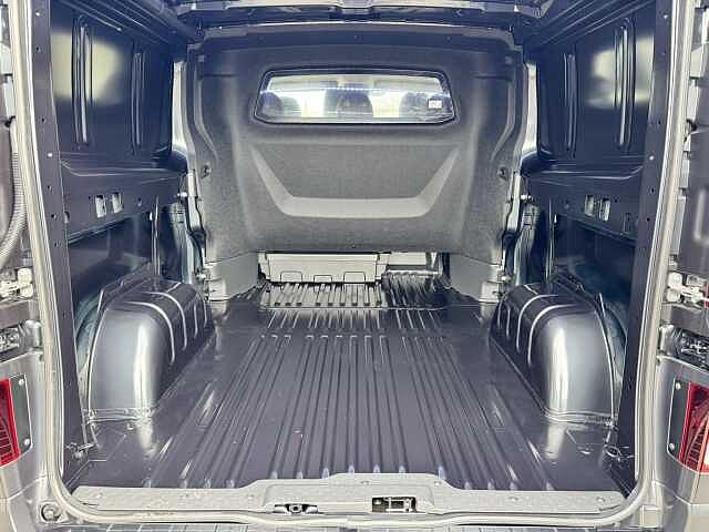 Nissan Primastar 30 L2 2.0 dCi 130ps H1 Tekna Crew Van