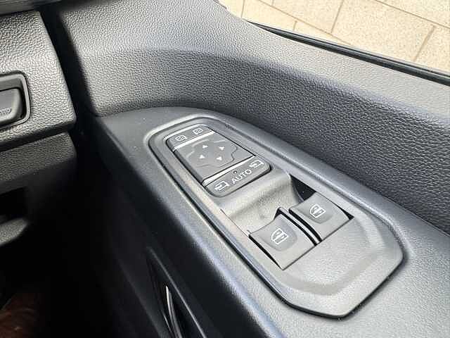 Nissan Primastar 30 L2 2.0 dCi 130ps H1 Tekna Crew Van