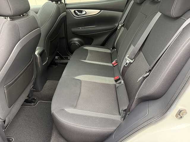 Nissan Qashqai 1.2 DiG-T N-Connecta 5dr