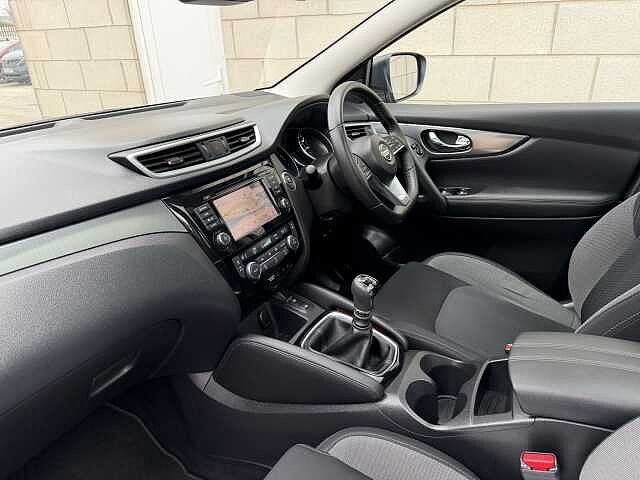 Nissan Qashqai 1.3 DiG-T N-Connecta 5dr