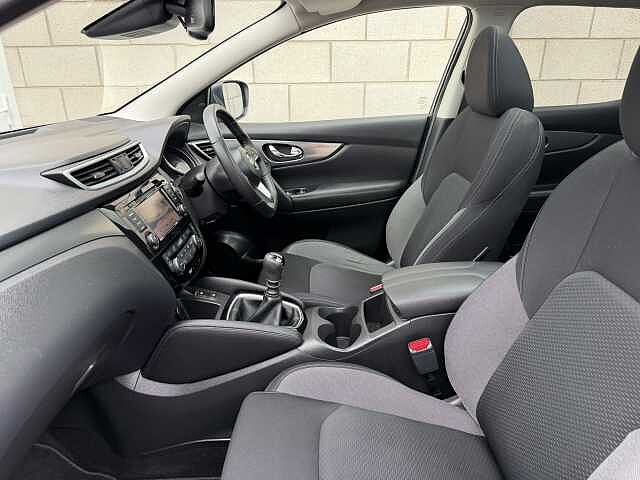 Nissan Qashqai 1.3 DiG-T N-Connecta 5dr