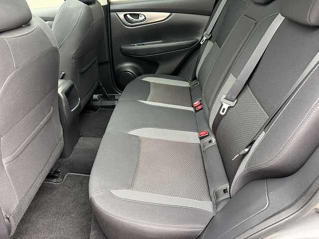 Nissan Qashqai 1.3 DiG-T N-Connecta 5dr