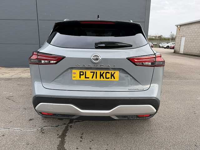 Nissan Qashqai 1.3 DiG-T MH Premiere Edition 5dr